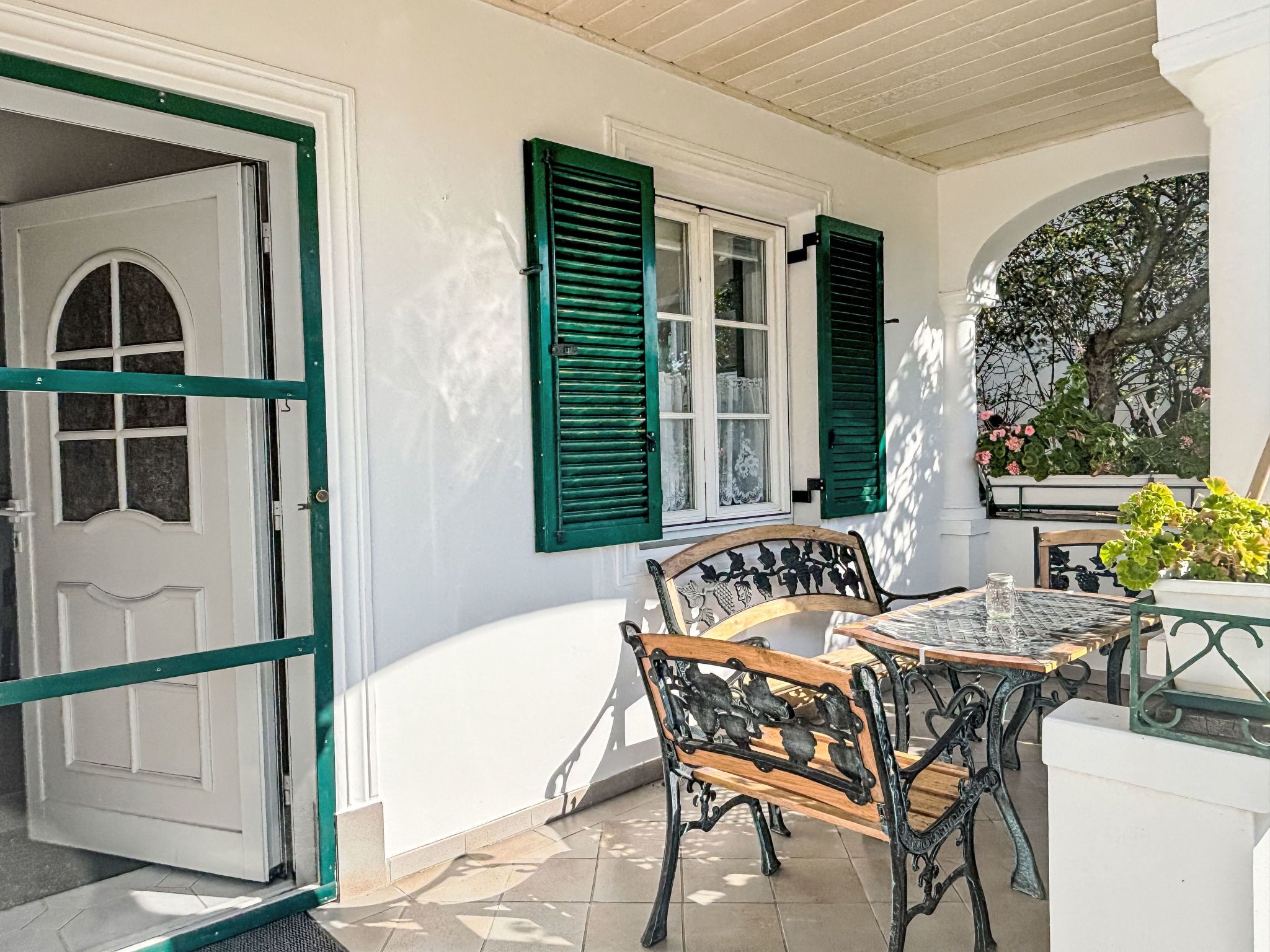 屋外ダイニングエリア