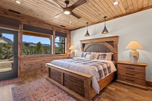 5 habitaciones, tabla de planchar con plancha y cuna de viaje