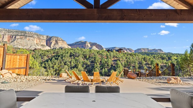 A patio with outdoor seating and a view of mountains. - The Vue: Perfect Base for Zion & Bryce Adventures (Orderville)