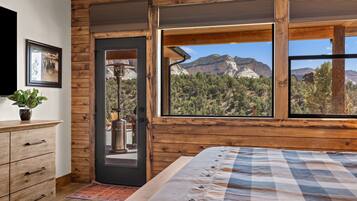 5 bedrooms, iron/ironing board, travel crib, free WiFi