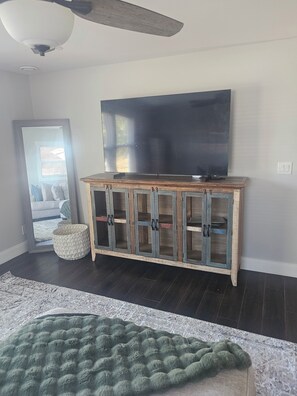 4 عدّة غرف نوم وواي فاي مجانًا وملاءات أسرّة