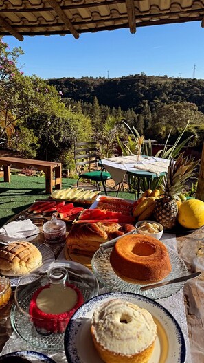 Coffee service - Pousada Villa Dorinha Suites Spa (Nova Lima)