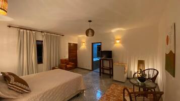 Suite Deluxe, balcón, vistas a la montaña | Decoración individual, tabla de planchar con plancha, wifi gratis