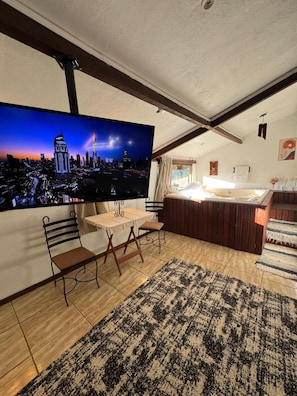 Presidential Suite, Mountain View | Individually decorated, iron/ironing board, free WiFi