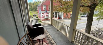 Charming 2-bedroom apartment in lovely Rosendale, just off the rail trai.