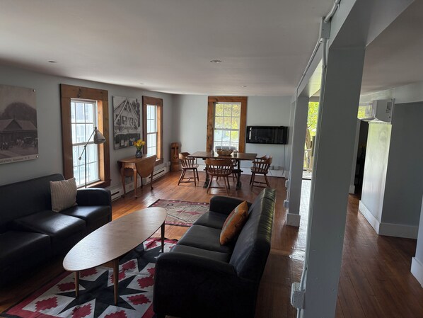 Télévision, cheminée