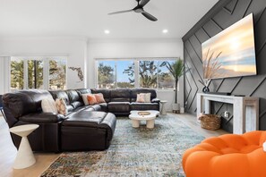 Smart TV, stereo - NEW! Columbus Cove | Luxury Furniture | 85` TV | Game Room | NFL Package (Tampa)