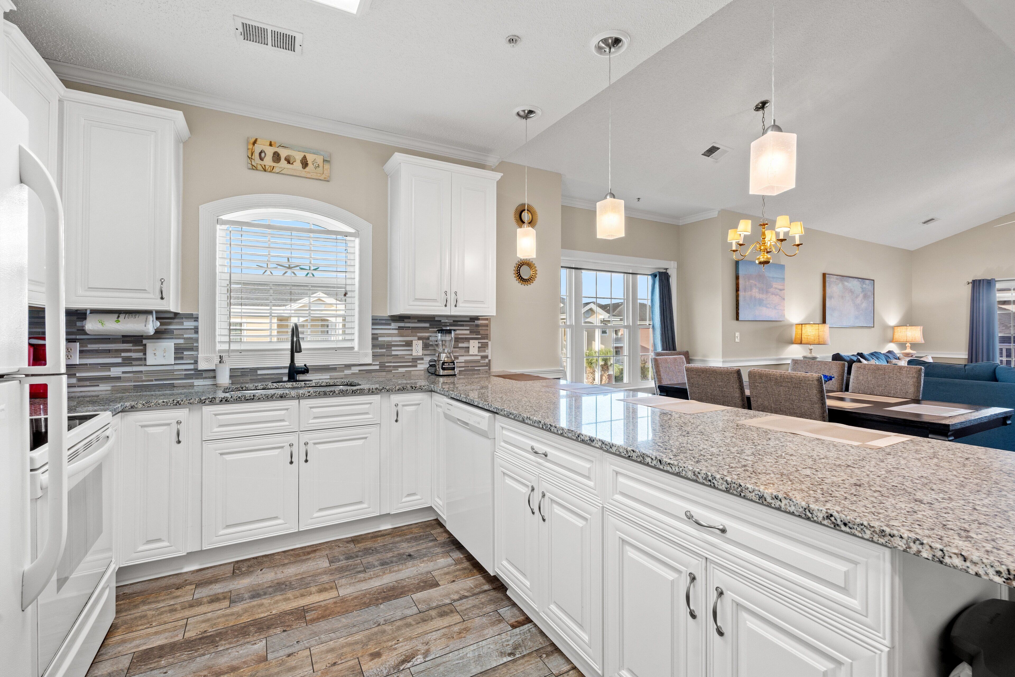 ثلاجة، ميكروويف، فرن، موقد طهي مسطح