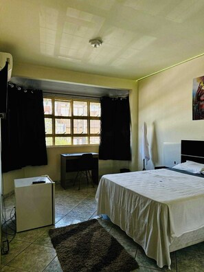 Chambre Double Confort, vue ville | Rideaux occultants, fer et planche à repasser, Wi-Fi gratuit