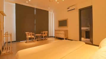 Appartement Supérieur, balcon, vue ville | Coffres-forts dans les chambres, chambres insonorisées, Wi-Fi gratuit