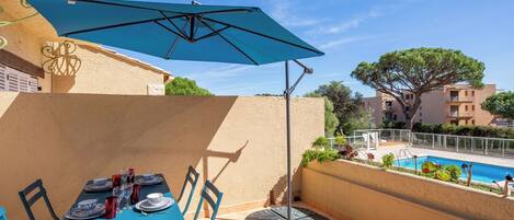 屋外ダイニングエリア