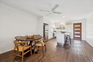 Mikroaaltouuni, uuni, liesi, astianpesukone