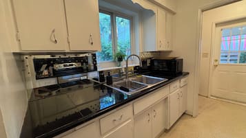 Microondas, horno y parrilla de estufa