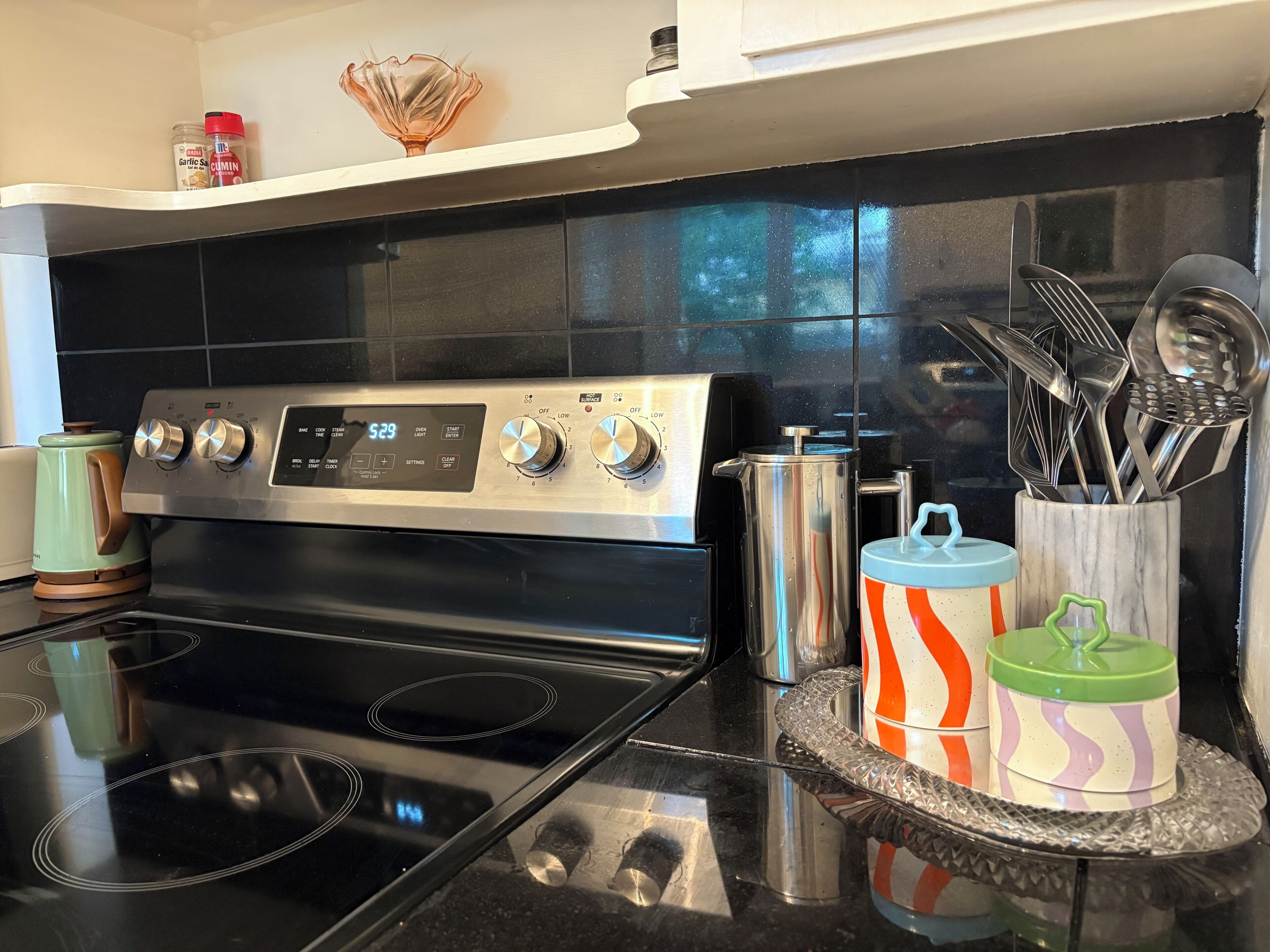 Micro-ondes, four, plaque de cuisson