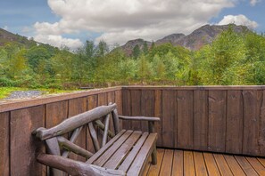 Property grounds - Juniper Lodge, Shepherd's Hut  for 2 in the Lake District with exclusive hot tub (Coniston)
