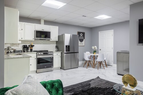 Charming 2-bedroom apartment in delightful Decatur with AC