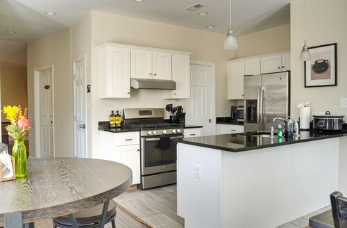 The Glebe House: Host 25, Arcade, Hot Tub, Speakeasy, Family & Friends Getaway