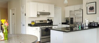 The Glebe House: Host 25, Arcade, Hot Tub, Speakeasy, Family & Friends Getaway