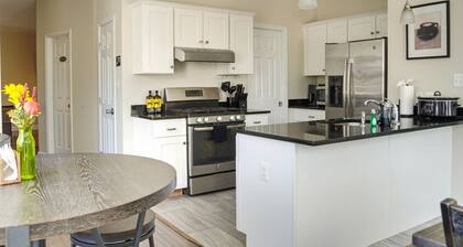 The Glebe House: Host 25, Arcade, Hot Tub, Speakeasy, Family & Friends Getaway