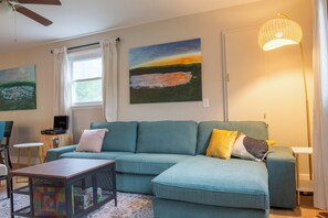 Älytelevisio, takka, musiikkikirjasto