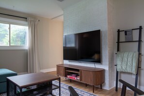 Televisión y chimenea 
