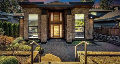 5 min walk to beach- Independent Bedroom with Private Full Bathroom and Entrance