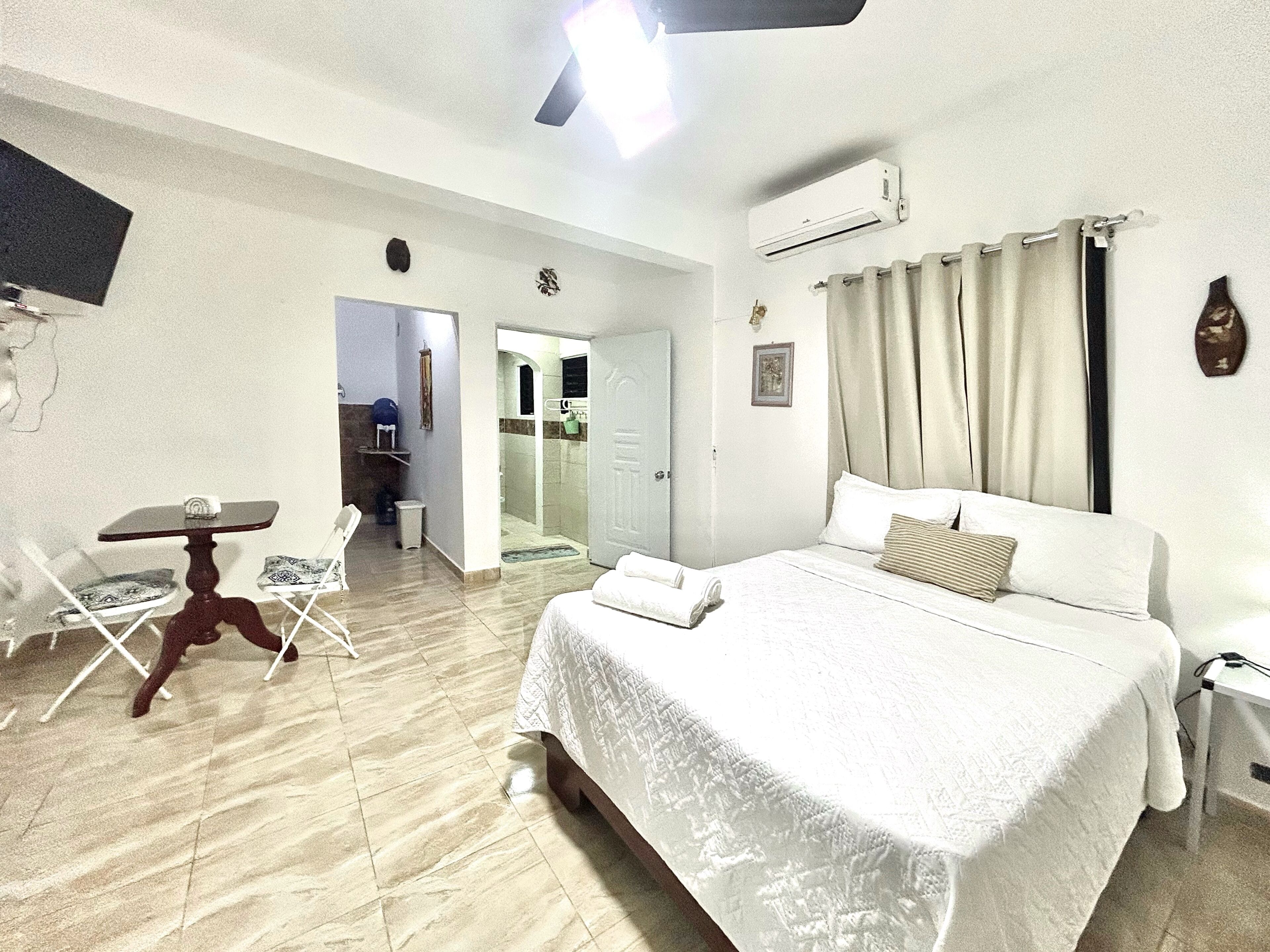 2 chambres, fer et planche à repasser, Wi-Fi, draps fournis