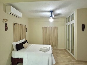 2 habitaciones, tabla de planchar con plancha, wifi y ropa de cama 