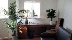 Unclassified image, 5 of 14, button - Enjoyable an one bedroom unit in the heart of North Berkeley Hills  (Berkeley)