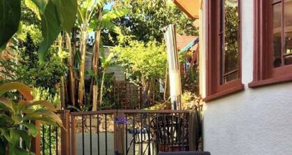 Enjoyable an one bedroom unit with portable AC in the heart of North Berkeley