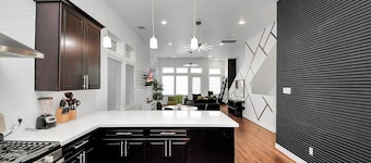 Stylish Rooftop East Downtown 3BR Near Everything