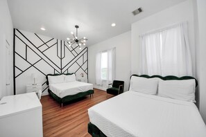 3 bedrooms, desk, iron/ironing board, free WiFi