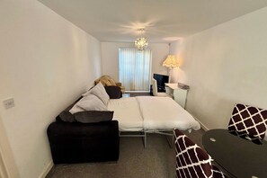 2 quartos, ferros/tábuas de passar roupa, Wi-Fi, roupa de cama