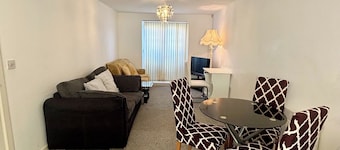 2 Bed Wolverhampton Apartment-Sleeps 5