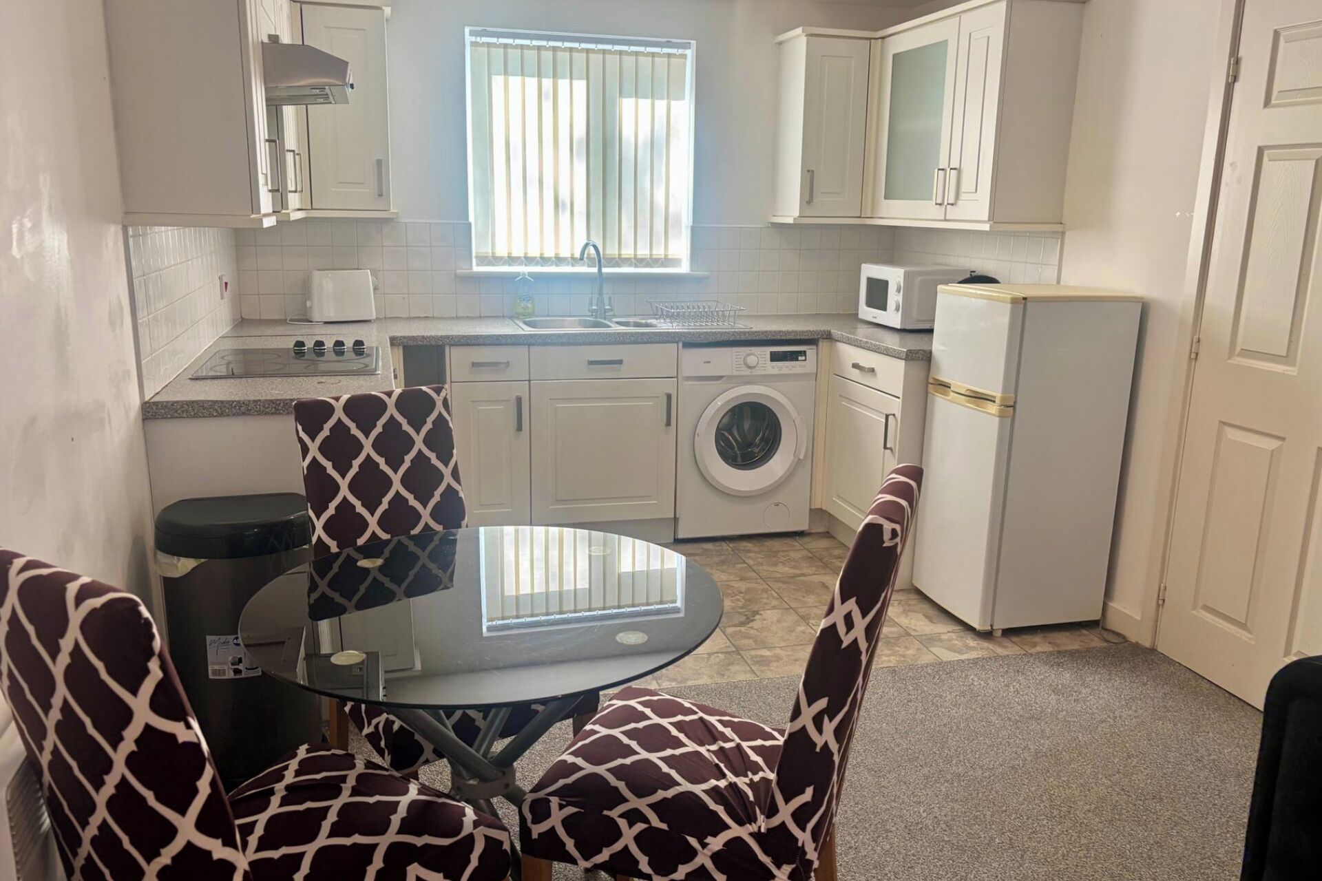 冰箱、微波炉、烤箱、炉灶