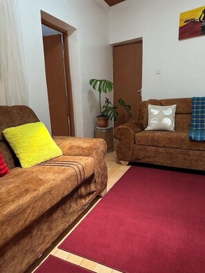 Departamento familiar | Área de sala de estar | Smart TV de 32 pulgadas con canales digitales 