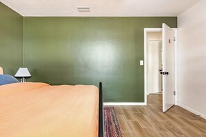 2 bedrooms, desk, iron/ironing board, travel crib