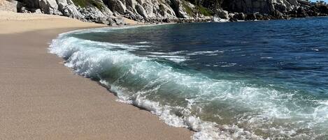 Beach nearby, sun loungers, beach towels