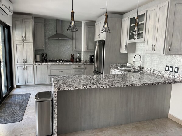 Fridge, microwave, stovetop, dishwasher