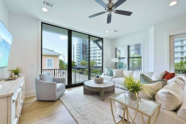 Smart-TV, Videospiele, Tischfußball, Stereoanlage