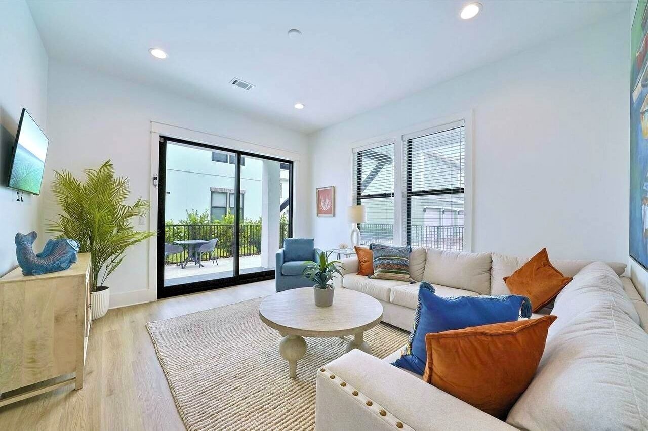 TV connectée, jeux vidéo, baby-foot, chaîne hi-fi