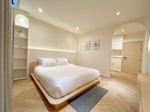 Hus, balkong, kanalutsikt | Skrivebord og wi-fi (inkludert)