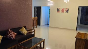 Executive Suite, 3 Bedrooms, Balcony, City View | Living area | TV