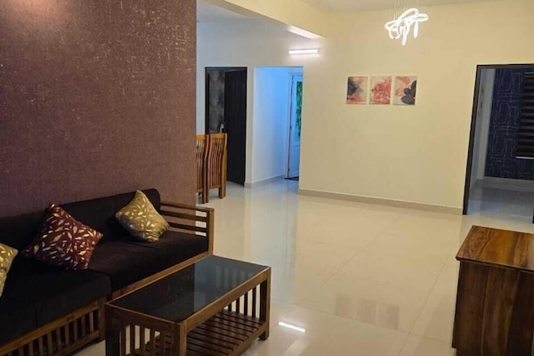 Executive Suite, 3 Bedrooms, Balcony, City View | Living area | TV