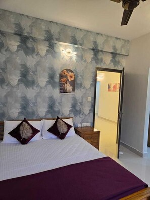 Executive Suite, 3 Bedrooms, Balcony, City View | Blackout drapes, soundproofing, iron/ironing board, free WiFi - Centur Apartments (Changanassery)