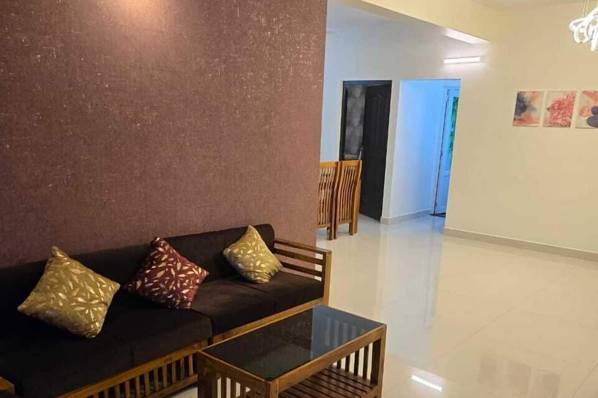 Executive Suite, 3 Bedrooms, Balcony, City View | Living area | TV