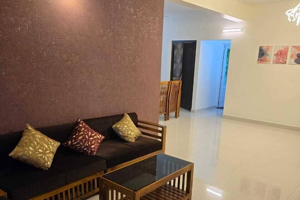 Executive Suite, 3 Bedrooms, Balcony, City View | Living area