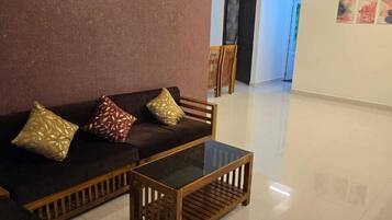 Executive Suite, 3 Bedrooms, Balcony, City View | Living area