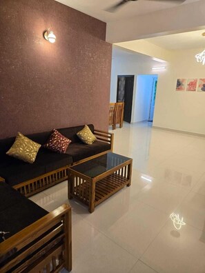 Executive Suite, 3 Bedrooms, Balcony, City View | Living area