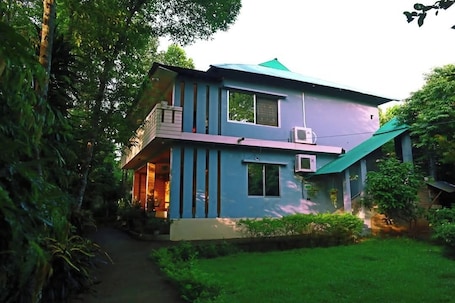 Fachada da propriedade. Swiss Valley Resort
